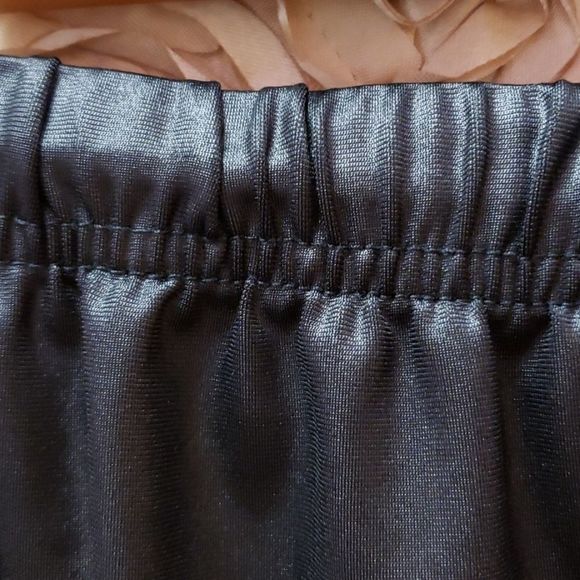 2/$40 💕💕Black Shiny Leggings NWOT - Picture 6 of 6